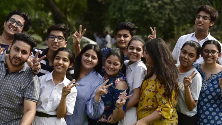 Read more about the article CBSE Class 10वीं का रिजल्ट जारी, पहले नंबर पर 13, दूसरे नंबर पर 25 और 59 छात्र तीसरे नंबर पर