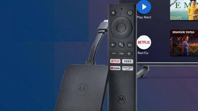 Read more about the article अपने नार्मल टीवी को बनाएं Smart TV, Motorola ने लॉन्च की 4K Android TV Stick