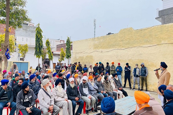 Read more about the article ਨਕੋਦਰ ਦੇ MLA ਵਡਾਲਾ ਵਲੋਂ CM ਚੰਨੀ ’ਤੇ ਵੱਡਾ ਹਮਲਾ, ਬੋਲੇ – ਕਾਂਗਰਸ ਨੇ ਰੇਤ ਮਾਫ਼ੀਆ ਨੂੰ ਬਣਾਇਆ ਮੁੱਖ ਮੰਤਰੀ ਦਾ ਚਿਹਰਾ