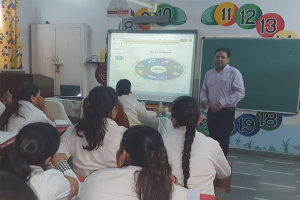 Read more about the article Offline and online Workshop organised by Dr. Ajay Khosla for faculty members of Swami Mohan Dass Model School