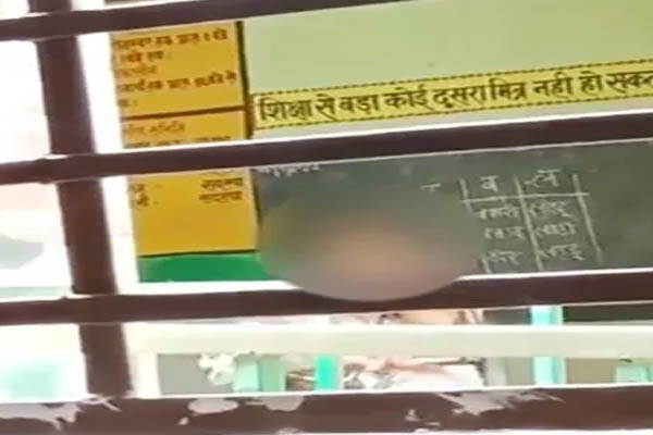Read more about the article महिला टीचर ने मासूम छात्रा को बेरहमी से ‘थप्पड़ों’ से पीटा, बाल नोचे; VIDEO कैमरे में कैद