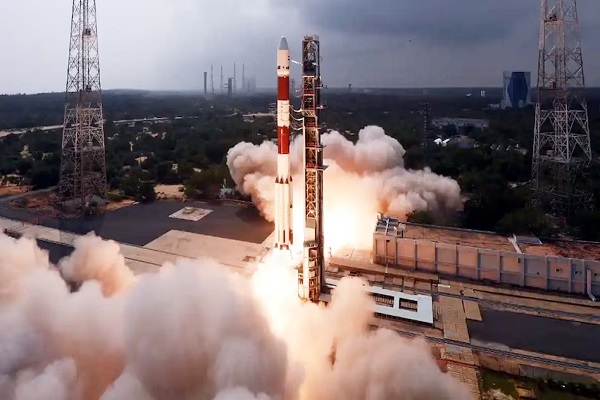 Read more about the article सूर्य अब दूर नहीं! ISRO ने लॉन्च किया भारत का पहला सोलर मिशन आदित्य एल-1