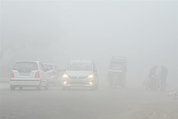 Read more about the article Weather Update: पंजाब में पारा गिरने से बढ़ी ठंड, सुबह-शाम पड़ने लगा कोहरा; कल बारिश की संभावना