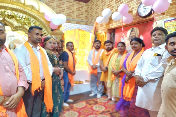 Read more about the article आदमपुर में भाजपा नेता राजेश बाघा भगवान श्री परशुराम जी की शोभायात्रा में हुए शामिल, आरती और भजन में लगवाई हाजरी; लिया आशीर्वाद