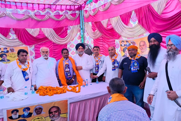 Read more about the article ਆਮ ਆਦਮੀ ਪਾਰਟੀ ਸਰਕਾਰ ਨੇ ਆਪਣੇ ਚਹੇਤਿਆਂ ਦੇ ਕਹਿਣ ਤੇ ਗਰੀਬ, ਮਜ਼ਦੂਰ ਪਰਿਵਾਰਾਂ ਦੇ ਨੀਲੇ ਕਾਰਡ ਕੱਟ ਦਿੱਤੇ: Ex MLA ਵਡਾਲਾ