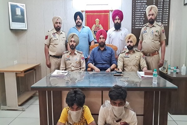 Read more about the article पंजाब पुलिस को बड़ी सफलता: 17 वर्षीय युवक की हत्या मामले में 3 आरोपियों को किया गिरफ्तार, वारदात में इस्तेमाल हथियार भी बरामद