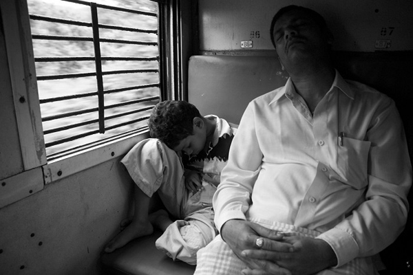 Read more about the article ट्रेन में बैठते ही आ गई नींद तो टेंशन नहीं, स्टेशन आने से पहले ही जगाएगा रेलवे