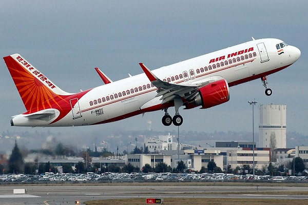 Read more about the article Air India के विमान में बम की धमकी, यात्रियों में मची अफरातफरी; एयरपोर्ट पर आपातकाल का ऐलान