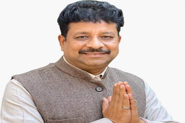 Read more about the article प्लास्टिक से नहीं, कागज से बने राष्ट्रीय ध्वज का ही उपयोग करें: MLA रमन अरोड़ा