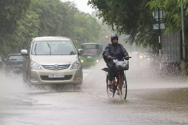 Read more about the article Weather Update: पंजाब में मानसून की विदाई के बाद बढ़ी गर्मी, इन 4 जिलों में आज बारिश की संभावना