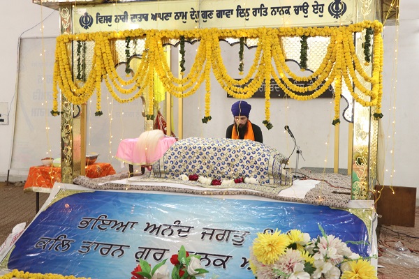 Read more about the article ਗੁਰੂ ਨਾਨਕ ਦੇਵ ਜੀ ਦੇ ਗੁਰਪੁਰਬ ਦੀਆਂ ਚਾਰੇ ਪਾਸੇ ਲੱਗੀਆਂ ਰੌਣਕਾਂ