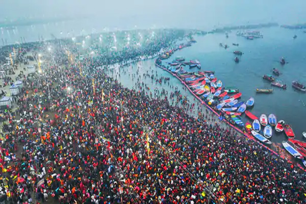 Read more about the article Mahakumbh 2025: पहले ही शाही स्नान में दिखा आस्था-उमंग का जनसैलाब, 60 लाख श्रद्धालुओं ने लगाई डुबकी; विदेशी श्रद्धालु भी हुए महाकुंभ के मुरीद