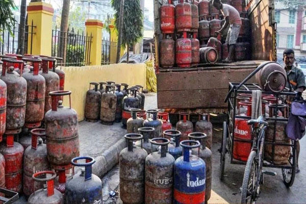 Read more about the article Good News: बजट से पहले मिली राहत, LPG सिलेंडर हुआ सस्ता; चेक करें नए रेट